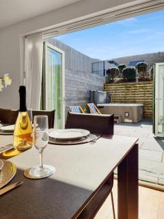 Point View - Award Winning Apartments with Private Hot Tub & Parking - Croyde - 4