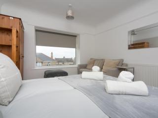 Near Holyhead Port & Newry Beach - 2 Pen Y Bryn Road, Holyhead - Holyhead - 1