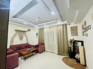 Hemkunt Home - Independent 1BHK Home with Rooftop - Nuova Delhi - 5