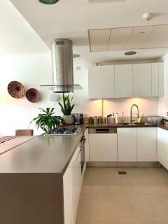 2BR with Breathtaking Sea View Yas Proximity - Abu Dhabi - 5