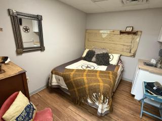 A Place to Stay Reservations Rooms - 6