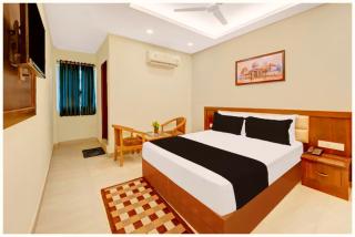HOTEL TIPSYY PALACE Near Central Road Pond - Calcutta - 1
