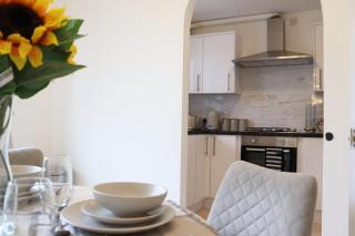 Bright Central 3BR Home - Milton Keynes - 1