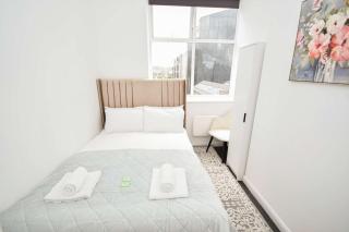 Modern & Compact 1 Bedroom Apartment in Bradford - 9