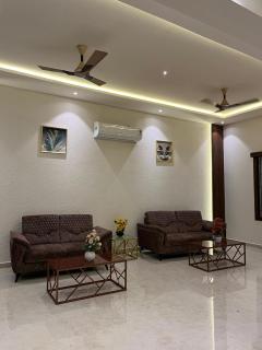 Royal Dendoor - - 4