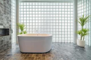 Bathtub, 2BR, 2BA, 120 Sqm, 6 Pax, Near BTS 7-11 - 0