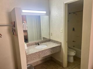 Super Inn - Tillmans Corner - 7