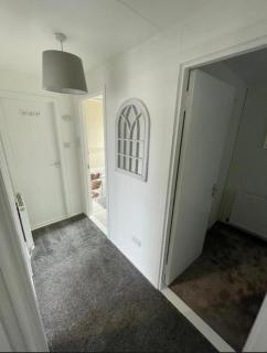 Room 4 minutes from Luton Airport - - 7