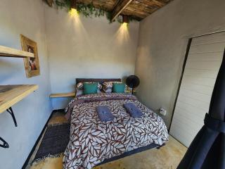Hartbeest Bush Lodge 25 - Hartbeespoort - 1