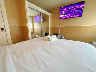 Puro Cuarto | Room 10 min Downtown, 15 to Airport - 7