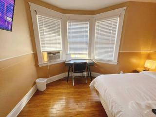 Puro Cuarto | Room 10 min Downtown, 15 to Airport - 2