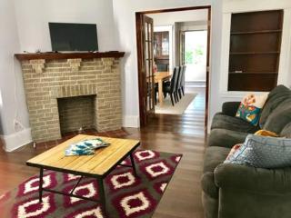 Cozy private room - 11 mins to Downtown & Airport - Birds Nest - 1