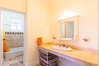 Oceanfront Apartment in Cabarete with Shared Pool and Beach Access - Cabarete - 7