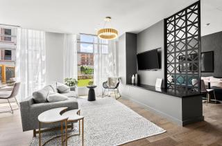 Luxury Apt Near Downtown - 1