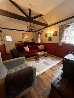 Charming Dorset Seaside Escape - Burton - 4