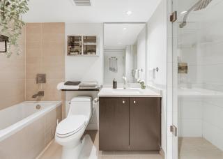 Bright and Modern 3BR Yaletown Flat Breathtaking Views - Vancouver - 2
