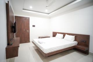 Royal Majestic Lodge - 1