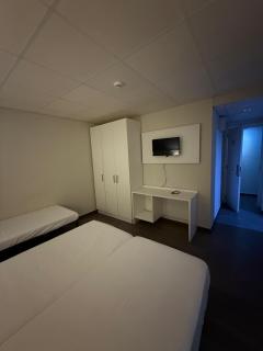 Hostal B and B Benidorm - Benidorm - 7