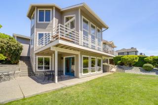 Modern Retreat with Hot Tub - Steps to Lake Chelan! - 0