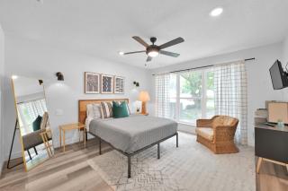 Summer Getaway - Waterfront Stay - King Bed - Montgomery - 3