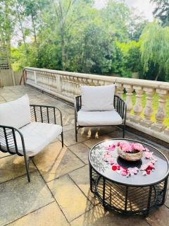 Luxury Ascot Spa Retreat Private Indoor Heated Pool, Wellness Spa & Gardens - 5