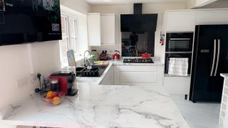 Modern & spotless property with easy commute to Silverstone, London, Birmingham, etc - Hardingstone - 0