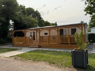 Luxe chalet op 5-sterren camping met comfortabel ingerichte veranda - Sevenum - 9