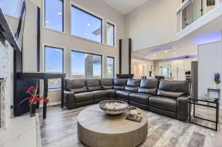Mountain Top Mansion with Bar, B ball Court, Hot Tub - Parker - 1