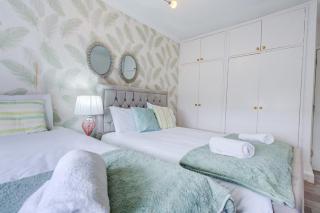 Modern, Family-Friendly Apartment by Hyde Park & Museums - 4