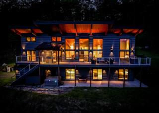4BR Mountain Retreat, Hot Tub & 2 Master Suites - Waitsfield - 0
