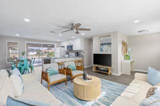 Canal-Front 3BD - Coastal Vibes, Pool & Near Beach - Port Charlotte - 7