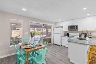 Canal-Front 3BD - Coastal Vibes, Pool & Near Beach - Port Charlotte - 5