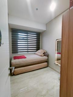 Podomoro cozy apartment Liberty Tower city view - Medan - 6