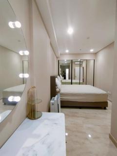 Podomoro cozy apartment Liberty Tower city view - Medan - 2