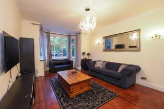 Westmorland - 4 Bedroom House - FREE Parking for up to 7 Cars - Walking distance to QMC and University - Ideal for Contractors and Large Groups - 7