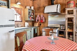 Ada's Peach Street Hideaway - Whole House - Fredericksburg - 9