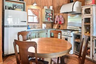 Ada's Peach Street Hideaway - Whole House - Fredericksburg - 8