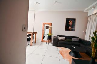 Menlyn Maine Trilogy 10th floor Apartment with balcony - Pretoria - 1