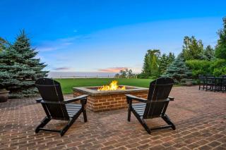 Lake Michigan Gem Private Beach and Game Room - - 8