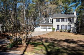4BR Cozy Family Retreat Near Mall of GA, Near Lake Lanier - Sleeps 10 - Suwanee - 1