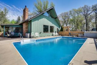 Love Lake Retreat with Hot Tub in New Richmond! - New Richmond - 0