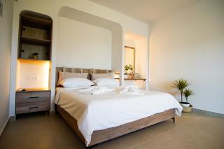 Chora Luxury Suites - Paralia Dionysiou - 6
