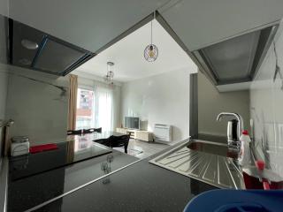 SUNGAZE Apartment, City Center - Tirana - 1