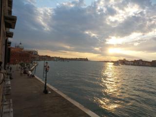 3 Windows on St Mark - Canal View Apartment - 4