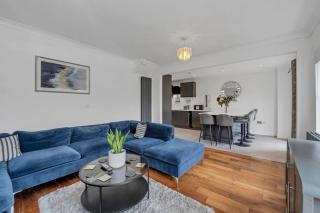 Spacious 5 Bedroom Detached Property with parking - Bury St Edmunds - 0
