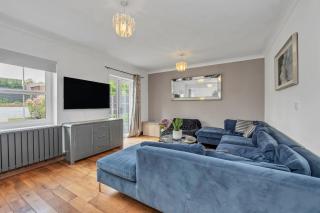 Spacious 5 Bedroom Detached Property with parking - Bury St Edmunds - 8
