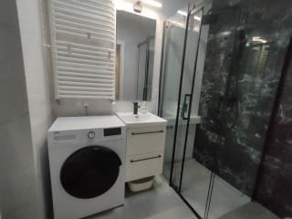 2-Bedroom Apartment with 2 Free Parking Spots - TAURON ARENA - 1