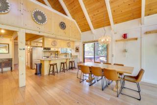 2 Mi to Skylandia Beach Tahoe City Home with Deck - Tahoe City - 2