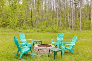 0.5 MI to Higgins Lake: Home w/ Fire Pit & Yard - 9