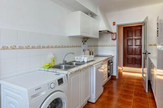 Priolo's Nest - Azores Butler - Bicas - 1